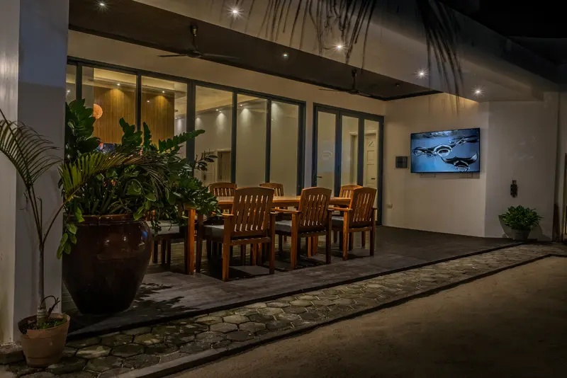 Dining area | Porch